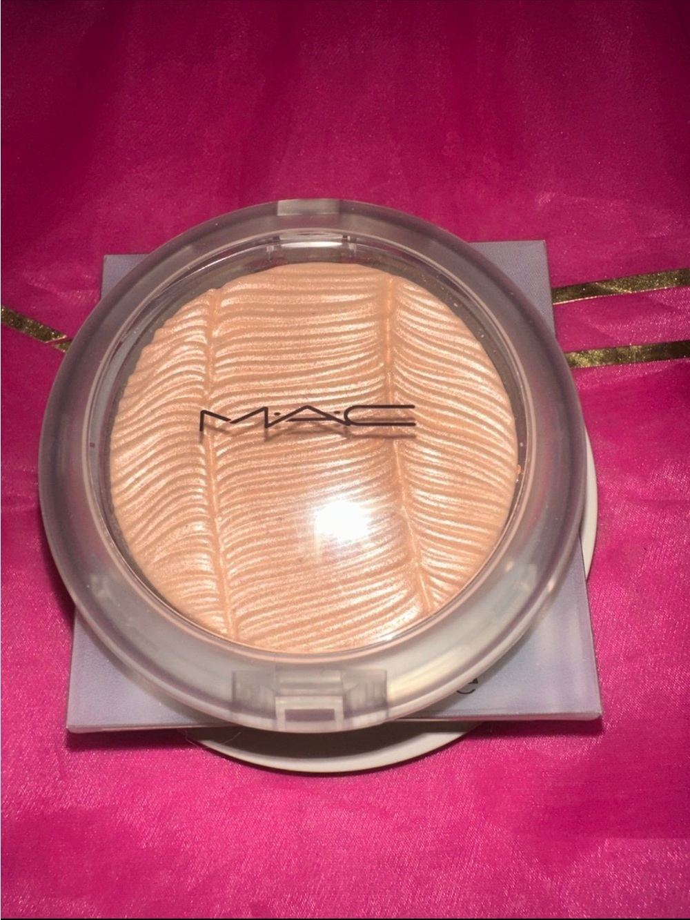 MAC Post-Modernist Peach Extra Dimension Skinfinish